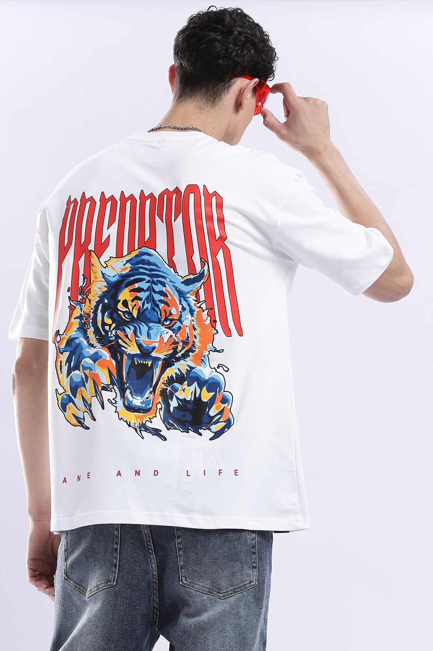 WHITE PREDATOR-LION T-SHIRT